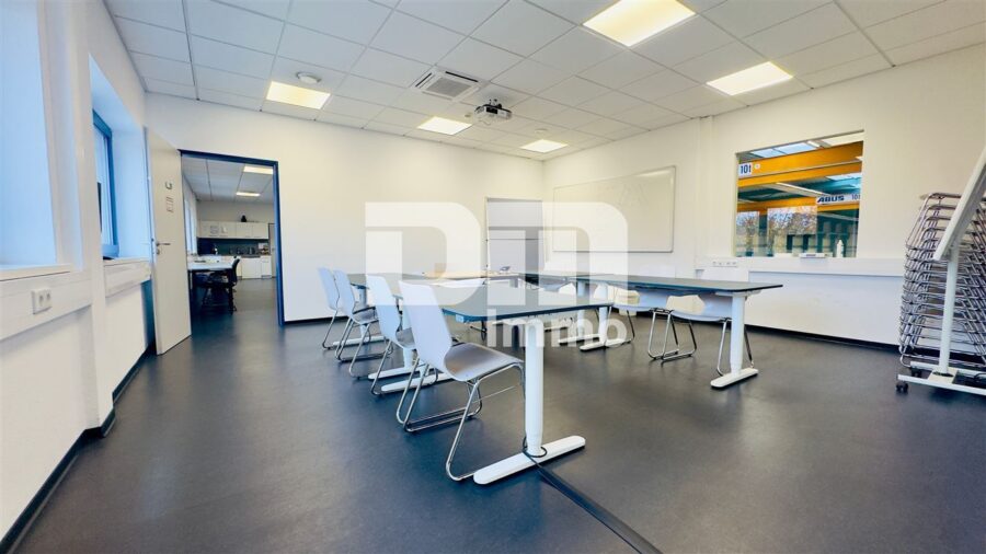 Moderne Produktions- & Lagerhalle mit Bürotrakt / Sozialräumen und Freiflächen in Kassel-Waldau - Bürotrakt OG Raum 1